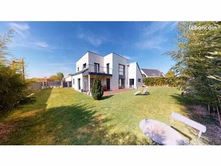 maison 172m2 habitable + très grand garage  grenier et cave