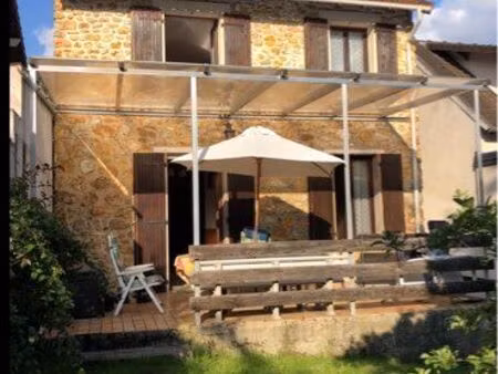 maison le guichet avec 2 entrées sur 2 rues