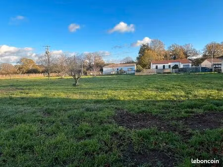 terrain 889 m² le chay