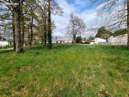 terrain 822 m² les mathes
