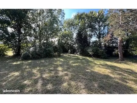 terrain 800 m² saujon
