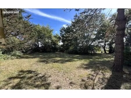 terrain 918 m² saujon