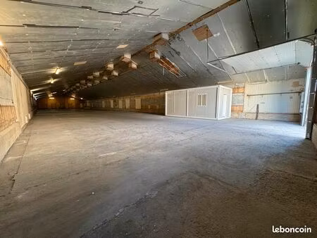 entrepôt de stockage 900 m²