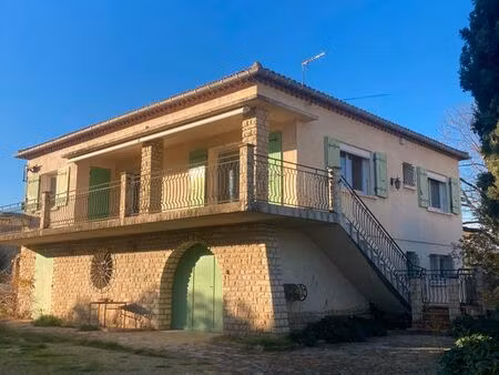 maison robuste de 222 m2 de surface totale dont 121 m2 habitable sur 670 m2 de jardin