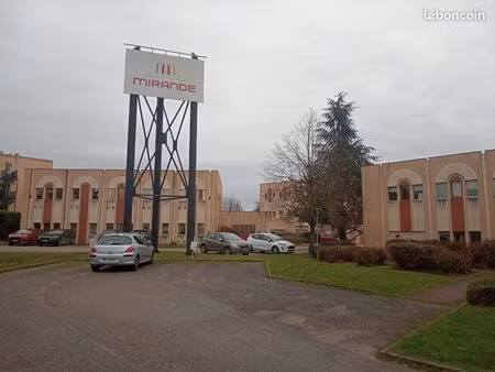 bureau dans centre d'affaire