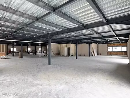 local commercial 700 m²