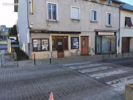 local commercial atelier salon