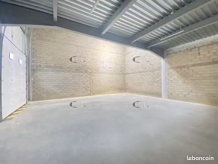 local d'activité 253 m²