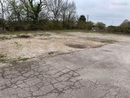 terrain - protégé avec portail