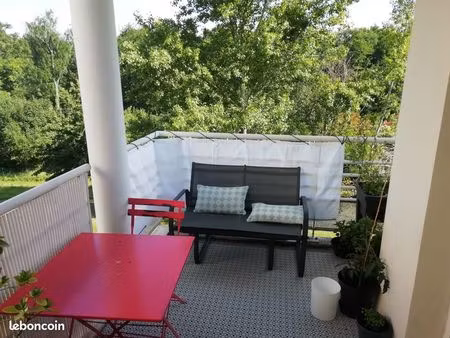 t2 lumineux avec grand balcon vue forêt – piscine  2 parkings – billere