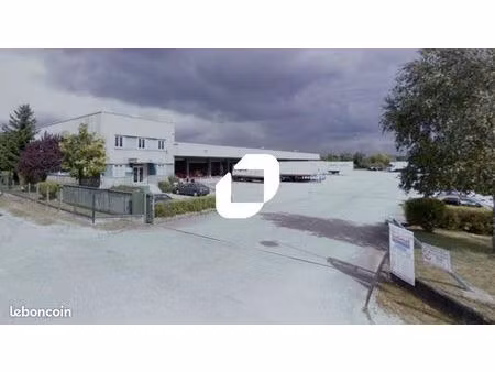 local industriel 3 600 m²