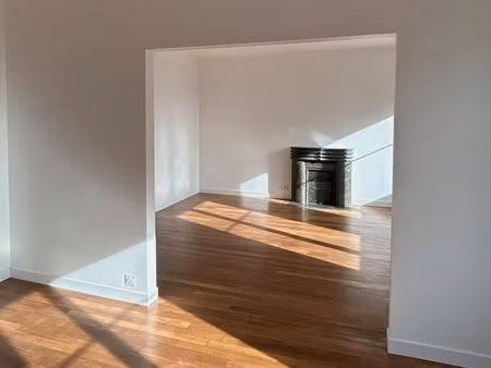 appartement t3 rénové - centre-ville coutances