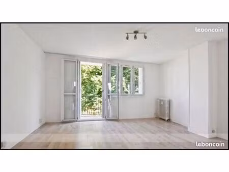 appartement 3 chambres 1er etage 68m²