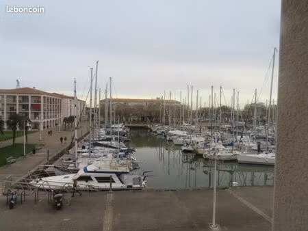 appartement t2 meublé de 33 m² avec balcon vue sur le port de plaisance  rochefort