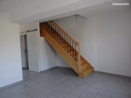 loue f2 duplex de 60 m² à sommesous