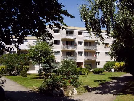au calme  appartement exposé sud dans résidence sécurisée et isolée thermiquement