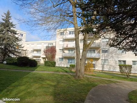 dans résidence sécurisée