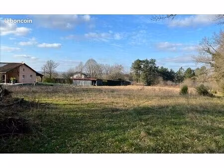 terrain 5 567 m² thiviers