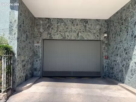 place de parking pour moto proche montparnasse