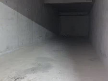 loue un double box 30 m2 sécurisé à vaujours 93