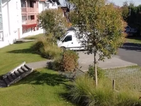 dans un ensemble immobilier végétalisé  agréable appt t2