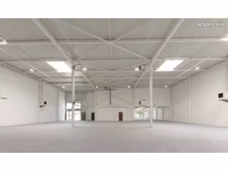 local d'activité 2 194 m²