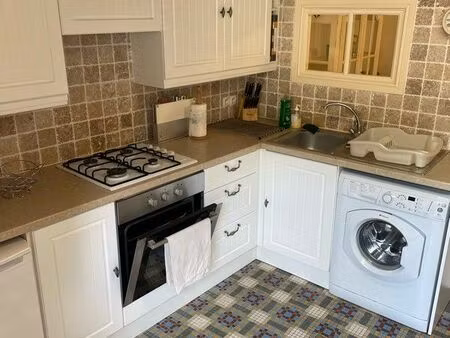 maison de ville  entièrement meublée