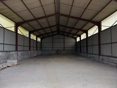 hangar stockage 300 m2