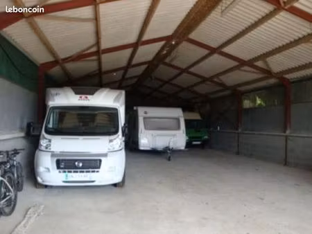 emplacement pour stockage ou hivernage campingcar caravanne batteau voilier ou logistique