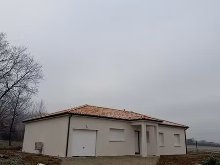 maison a louer avec garage  salon ouvert sur cuisine  3 chambres dont suite parentale  1 t