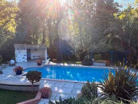 villa 6 pièces 150 m²