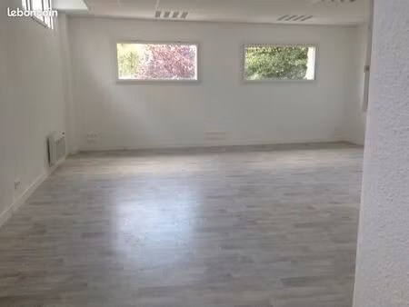 bureaux 177 m2  petit immeuble collectif   centre-ville  rotonde   cité judiciaire  possib