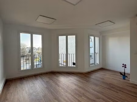 bureaux à louer deuxième étage