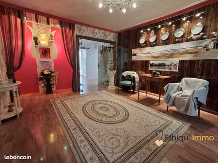 maison 9 pièces 385 m²