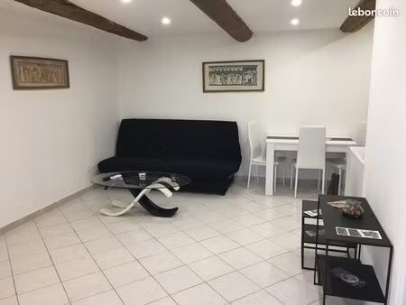 studio meublé au cœur du centre historique de serignan