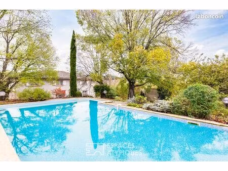 propriété 7 pièces 324 m²