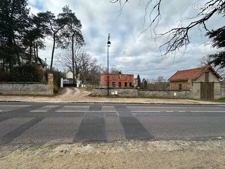 terrain montfort/mere