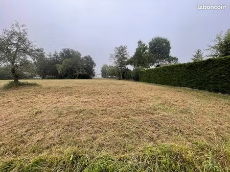 terrain 660 m² pey