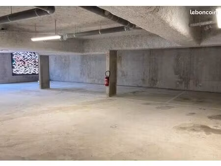 parking champs-sur-marne / résidence de standing récente