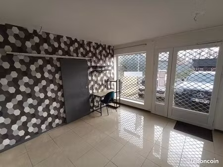 local commercial 69 m² naveil