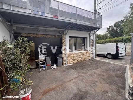 local d'activité 70 m²