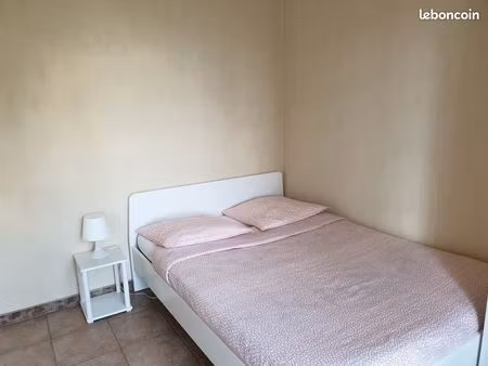 chambre meublée à chelles dans une maison