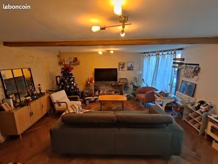 maison ancienne au cœur du village