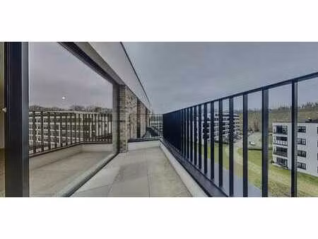 a242 : lumineux appart. 2 ch. + terrasse de ±28 m²