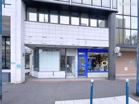 boutique 94 m² pantin