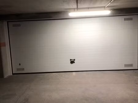 box 4 places de parking avon gare 77210