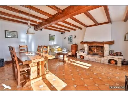 maison 7 pièces 202 m²