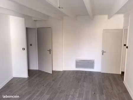 t3 en hypercentre de coulonges sur l'autize