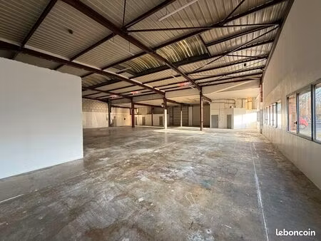 local d'activité 1 044 m²