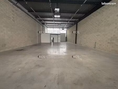 local d'activité 436 m²